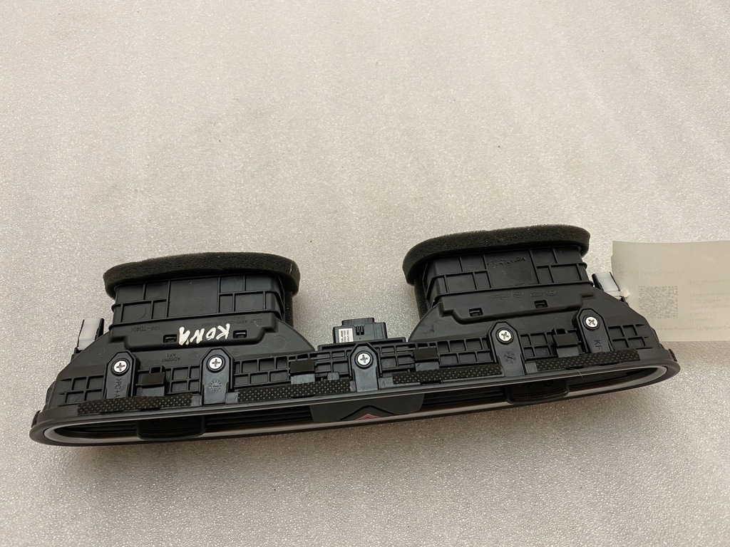 фото №5, Hyundai kona i форсунки / решётки среднего обдув панели приборной панели