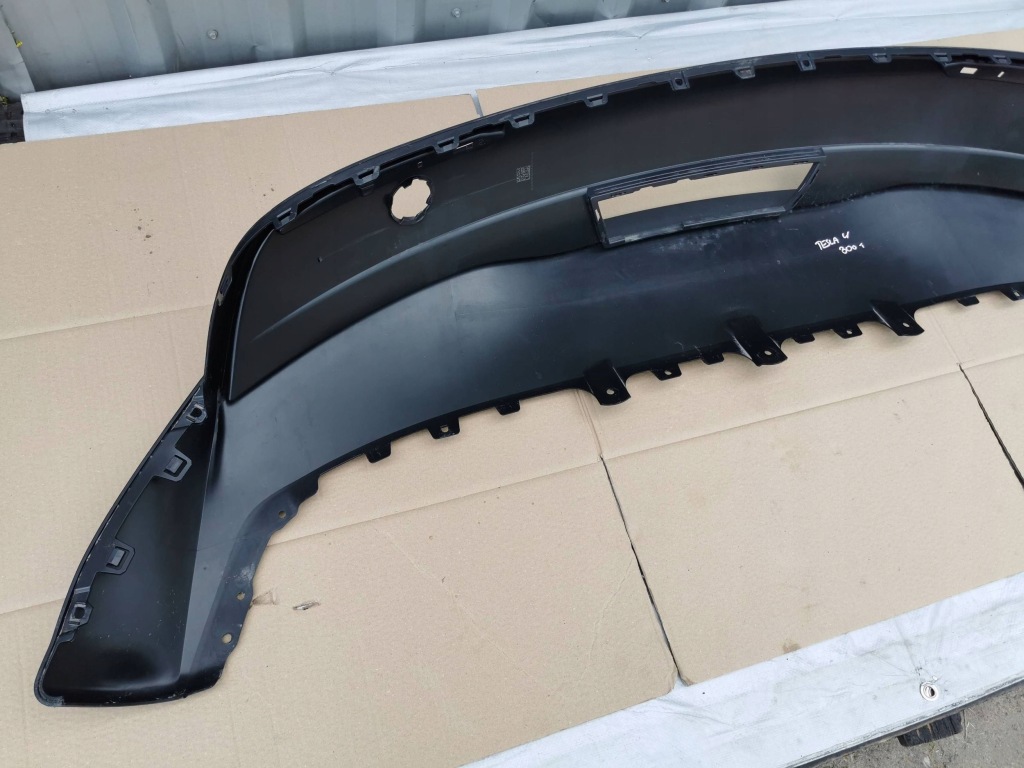 Tesla model y спойлер дифузор бампер задня 1691886- 00-a Ціна