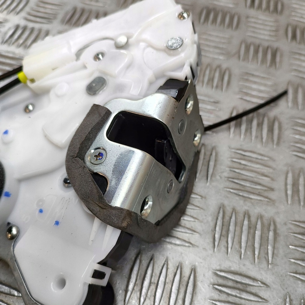 фото №7, Toyota yaris cross 2024 перед сторона ліва вкладка do замка двері