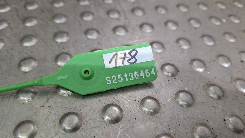 фото №6, Защита заглушка средняя стойка левая 4j3868239 audi rs e-tron gt