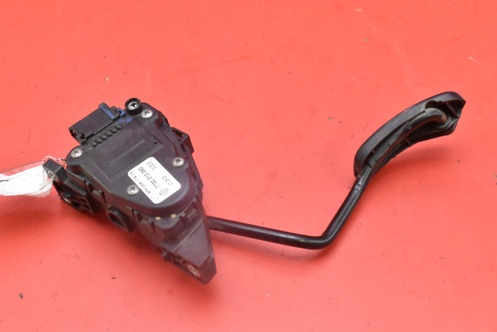 фото №6, Потенціометр педаль газу eu 7700313060 nissan primastar 1 i 2.5 dci 135 km