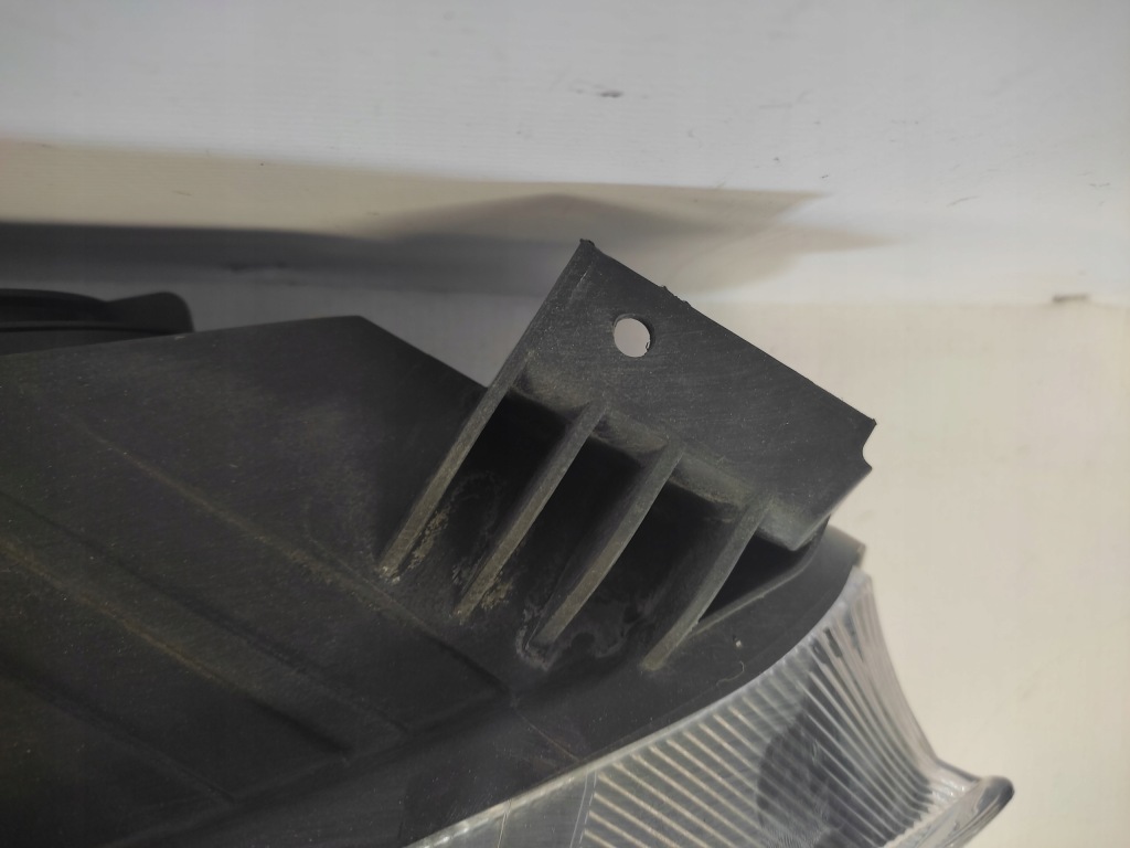 Ford focus mk4 фара правий перед звичайна + led Доставка