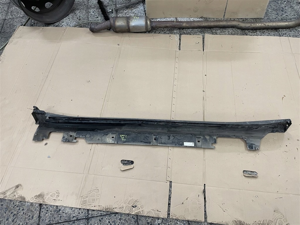 фото №7, Молдинг порог порог накладка порог 27251271 bmw f48 x1 lci lift