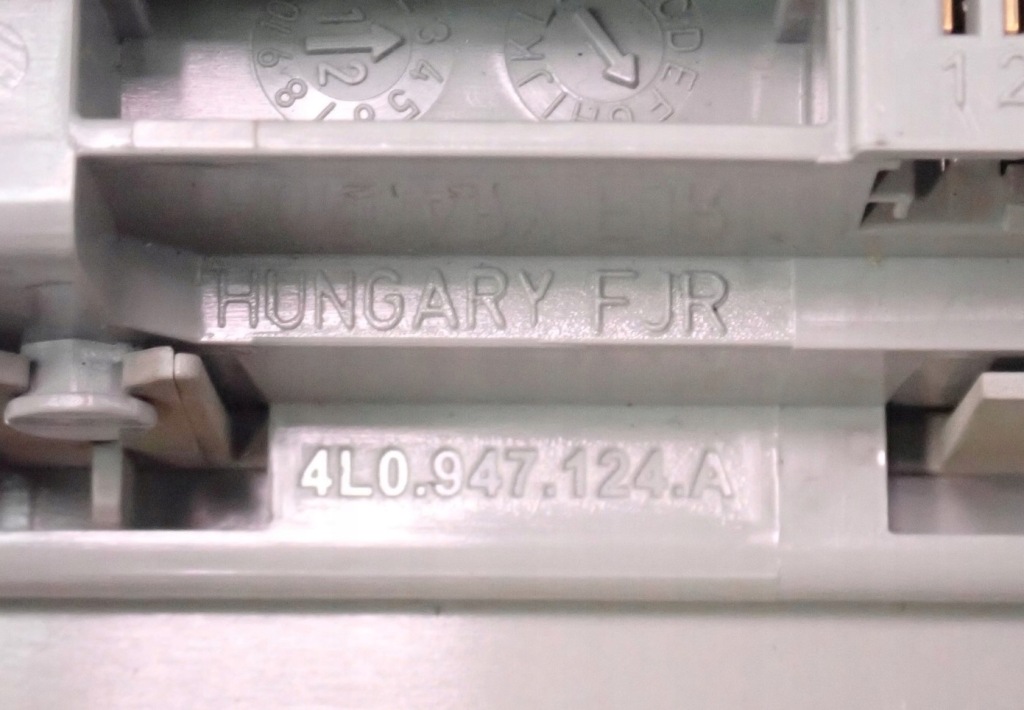 фото №9, Лампа освітлення кабіни audi q7 4l0947124a 13u