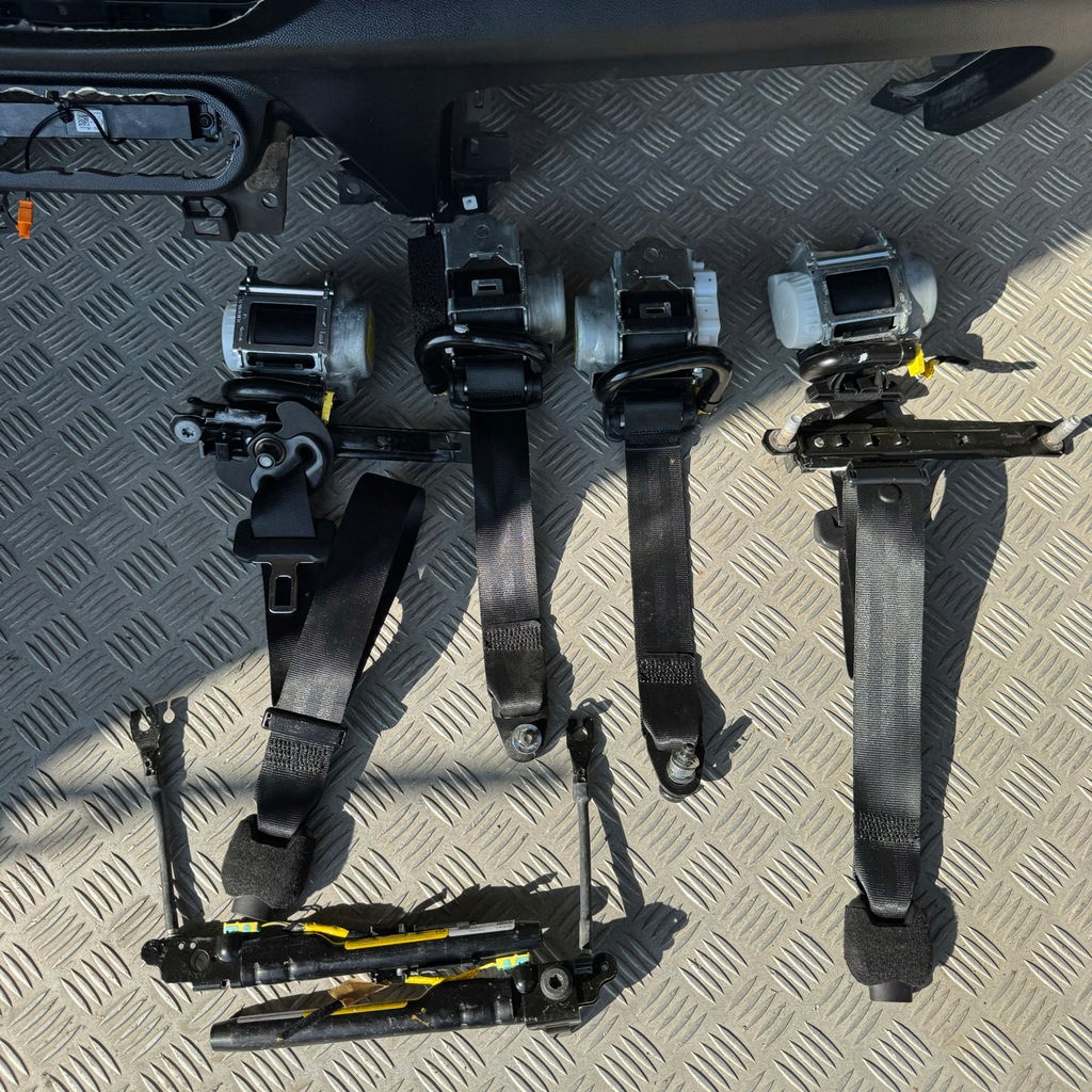 фото №7, Панель приладів комплектна подушка безпеки консоль ремені панель приладів alfa romeo stelvio