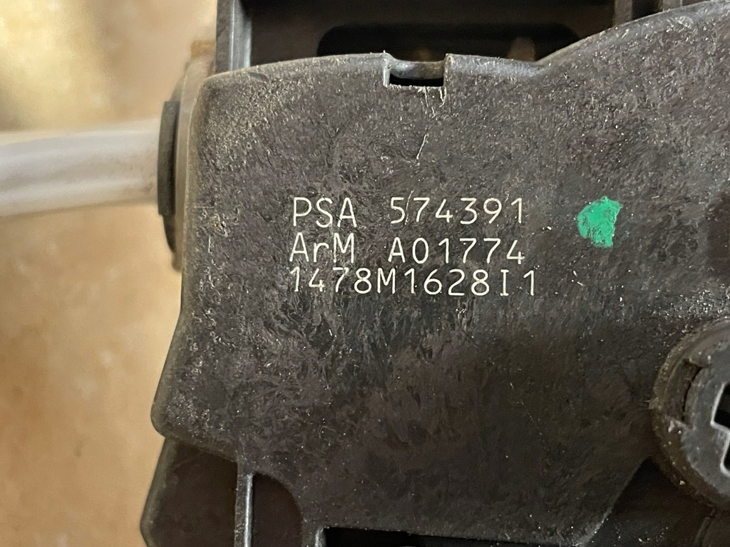 фото №7, Citroen оригинальный номер 9685950277 ручка+ замок+ кронштейн c4