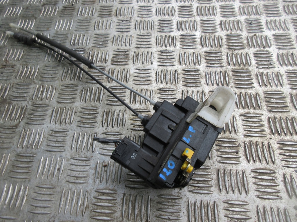 фото №1, Hyundai i20 1.2 2008 r. замок левый перед 81310-1j020