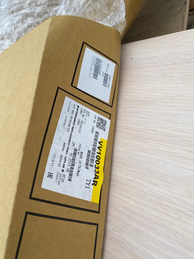 Крило правий передній aluminiowy volvo xc90 2 2 09.14- лак 723 wgniotu Київ