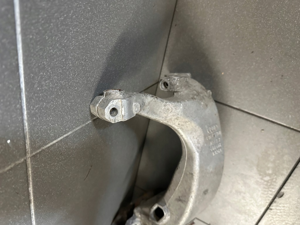 фото №6, Поворотний кулак лівий перед audi a8 d2 lift 4d0407257m wiercona