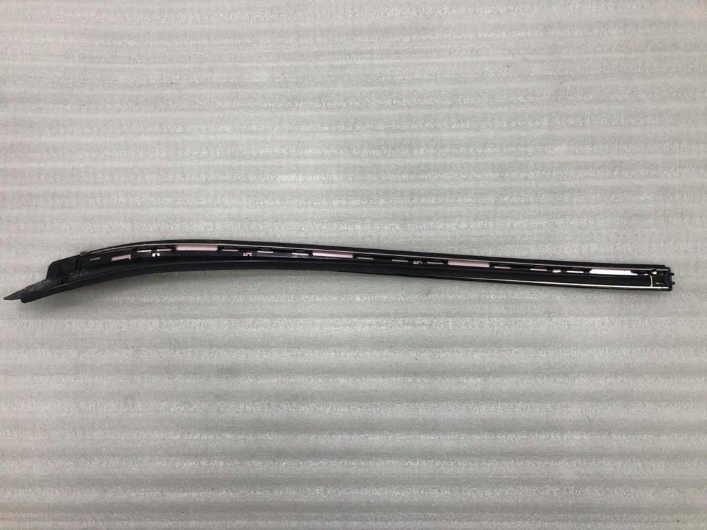 фото №6, Молдинг уплотнитель левая dacia duster ii