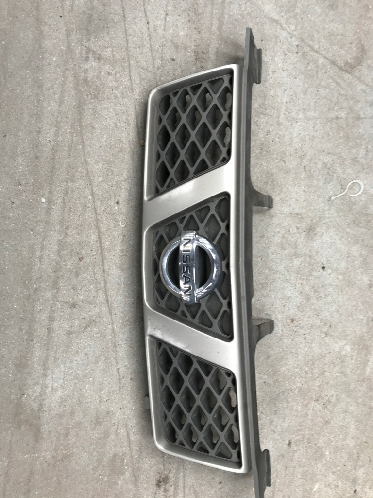 фото №1, Nissan x-trail t30 решётка радиатора решётка радиатора радиатора