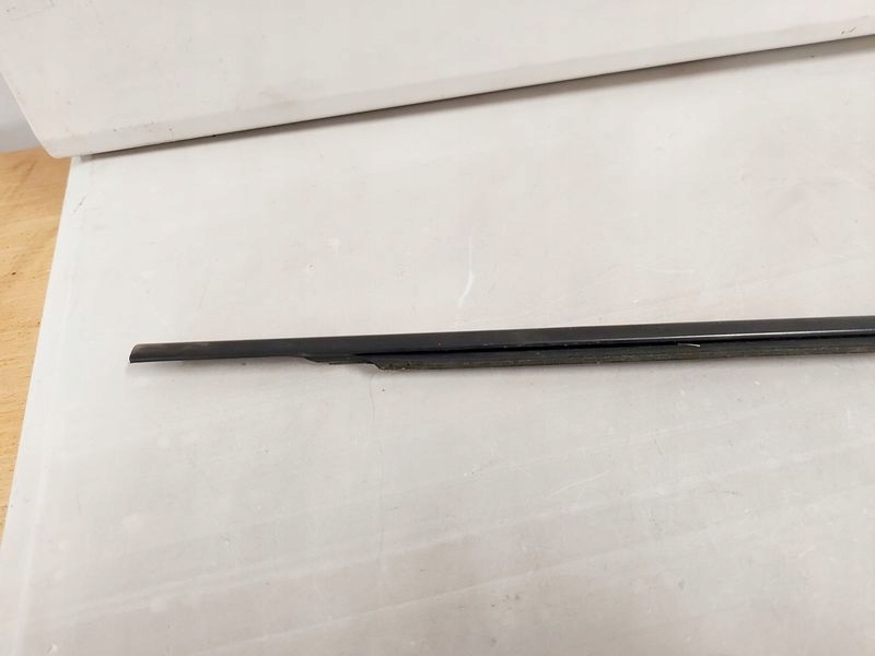 фото №2, Volvo c30 молдинг ущільнювач лівий перед ліва