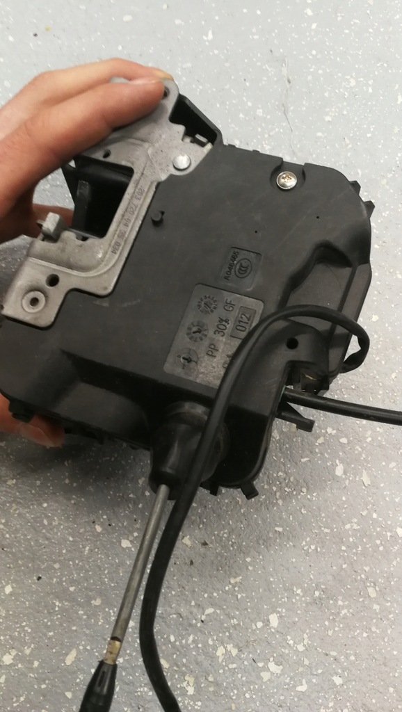 фото №10, Mercedes w203 замок дверь правый перед 2037200435