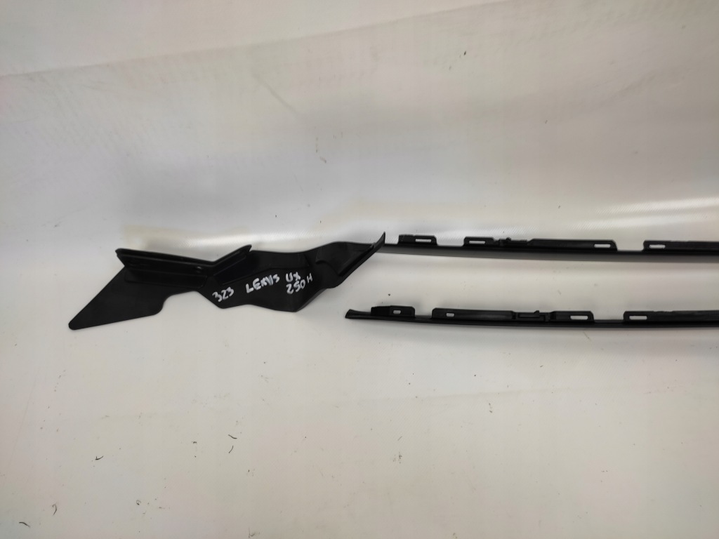 Lexus ux 250h молдинг двері скло ліва права Зі Шроту