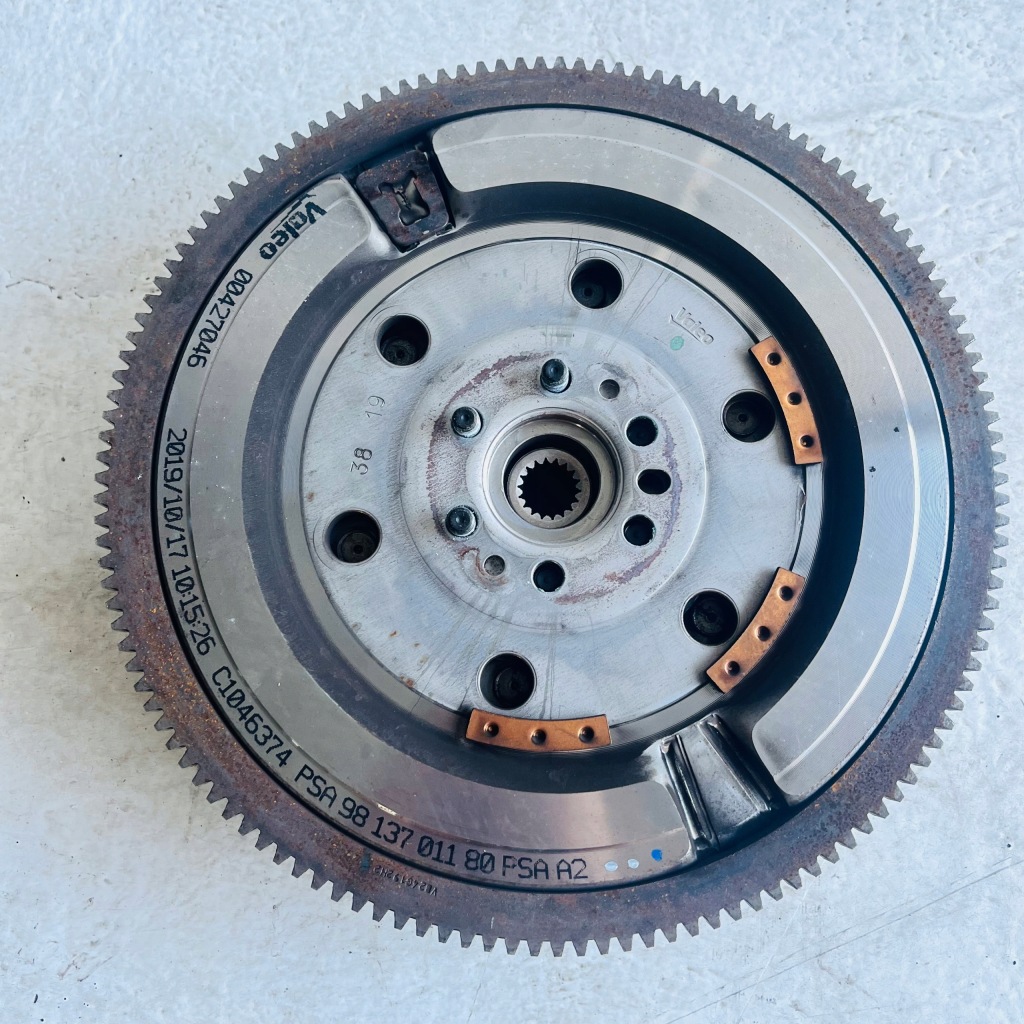 фото №1, Колесо маховик з двома масами зчеплення комплект peugeot 5008 1.2 thp