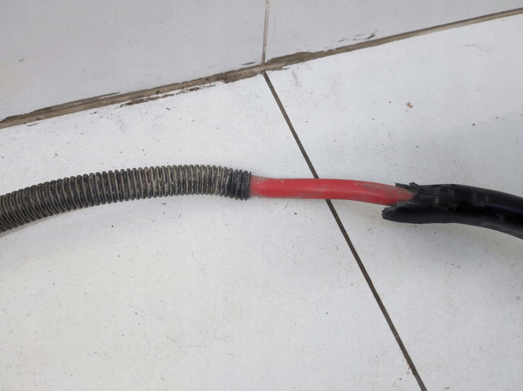 Кабель шланг генератора стартер bmw x3 f25 рестайлінг  3.0d Зі Шроту