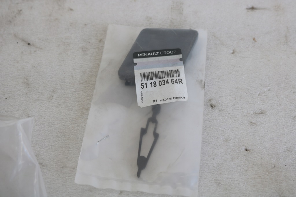 фото №2, Renault master iii 3 lift 20- заглушка фаркоп бампер перед