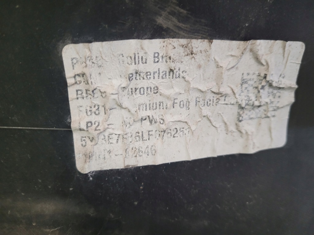 Tesla model 3 iii бампер перед передний оригинал решётка средняя oem Киев