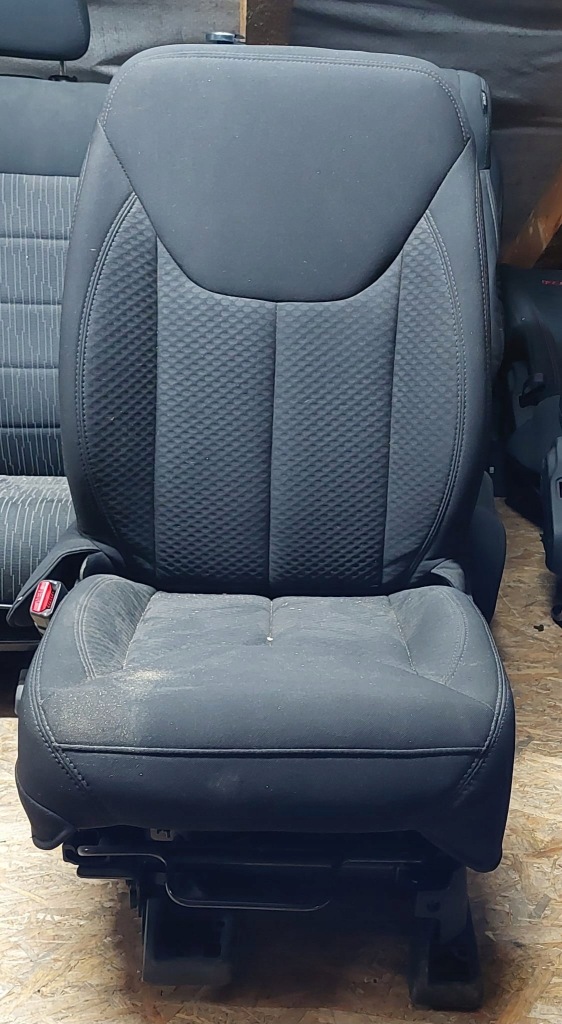 Купити Сидіння лівий перед jeep wrangler jk