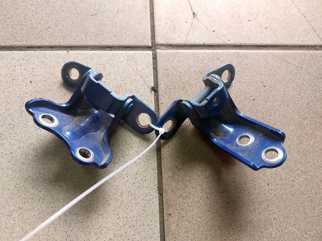 фото №1, Петли дверь левый задняя kpl. hyundai i20 08-2015