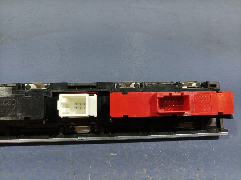 фото №5, Audi a3 8p lift перемикач панель кнопка аварійних 8p0927137as