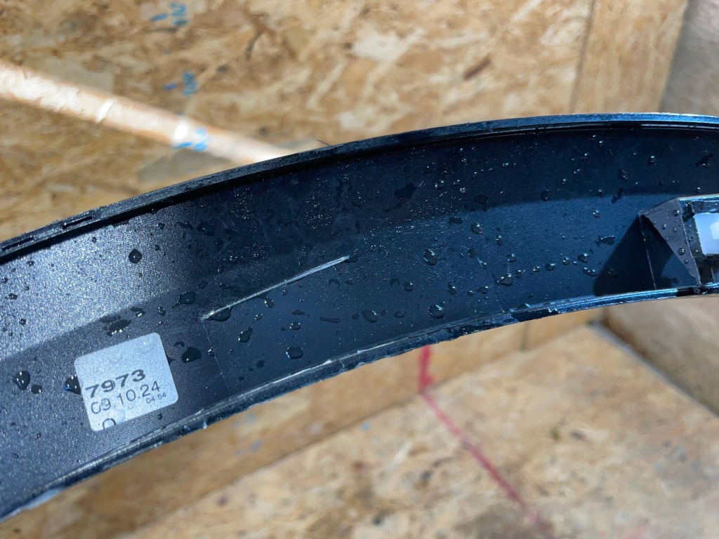 Ford capri ev electric 24- молдинг накладка на крыло правый задний  задняя Оригинал