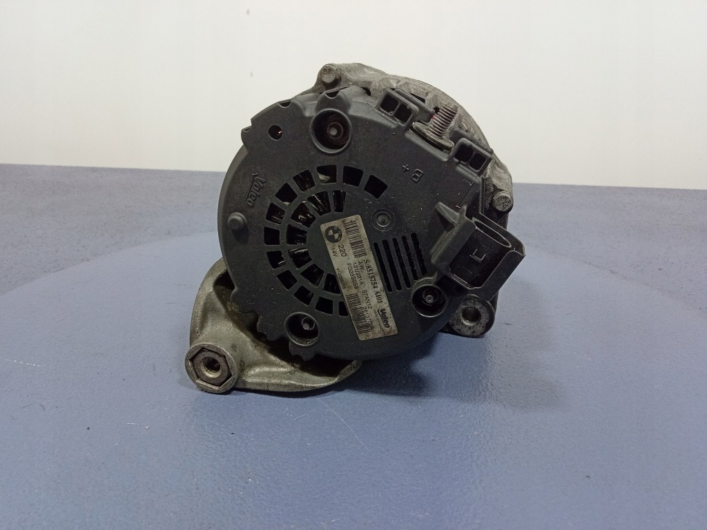 фото №4, Bmw 5 f10 f11 3.0d n57 генератор 220a 8515754