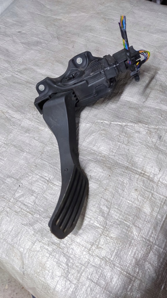 Volvo v60 s60 ii 1.6d - педаль потенциометр газа rhd - 31329059 Доставка