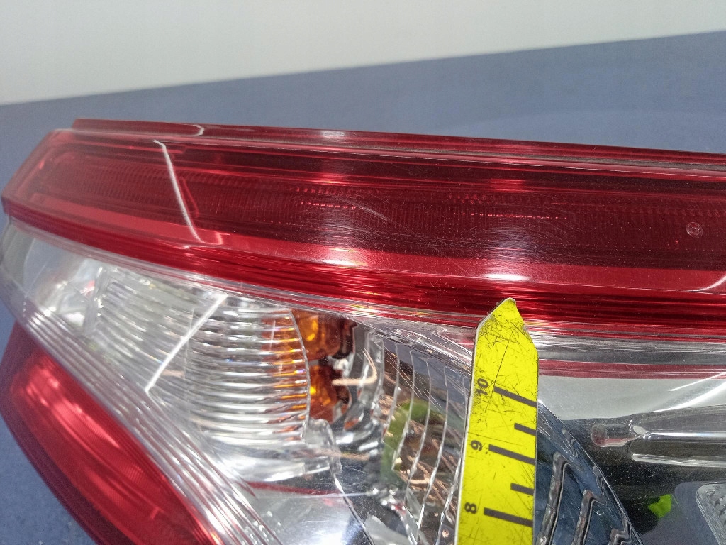 Toyota camry viii xv70 лампа задній права зовнішня w крила Недорого