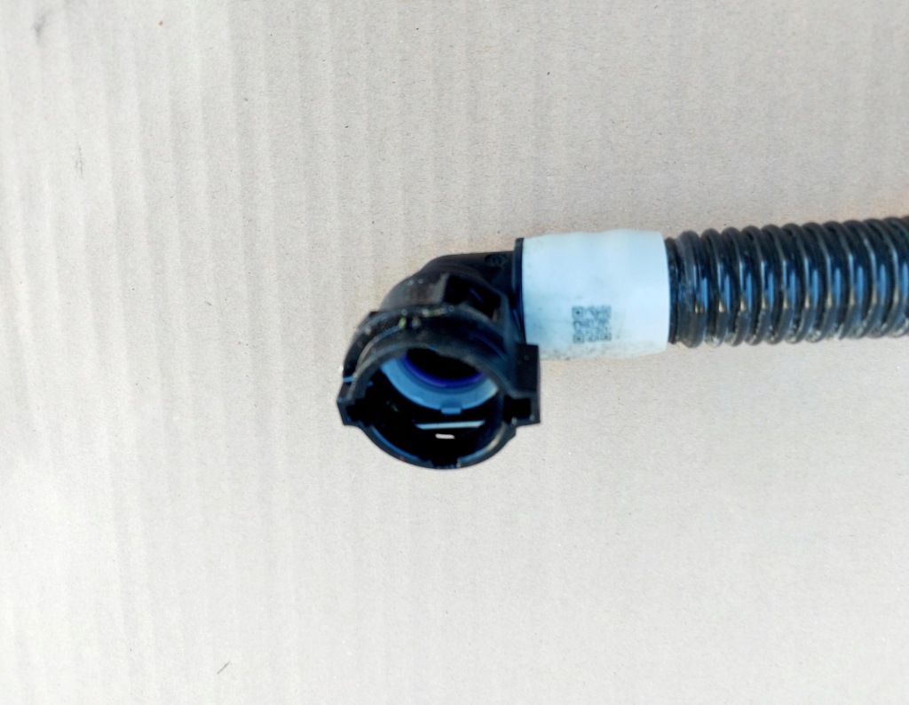 Tesla y model y 22r. шланг води охолодження акумулятора 1530118-00-c Зі Шроту