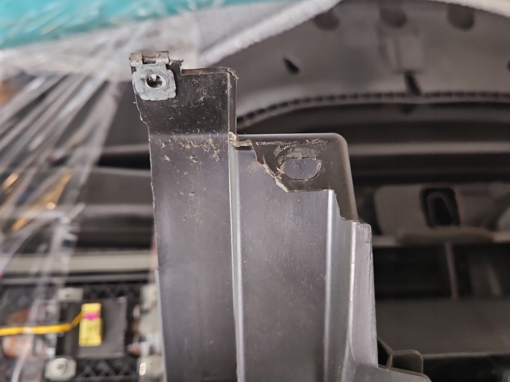 фото №13, Панель приладів консоль подушка vw golf v plus europa