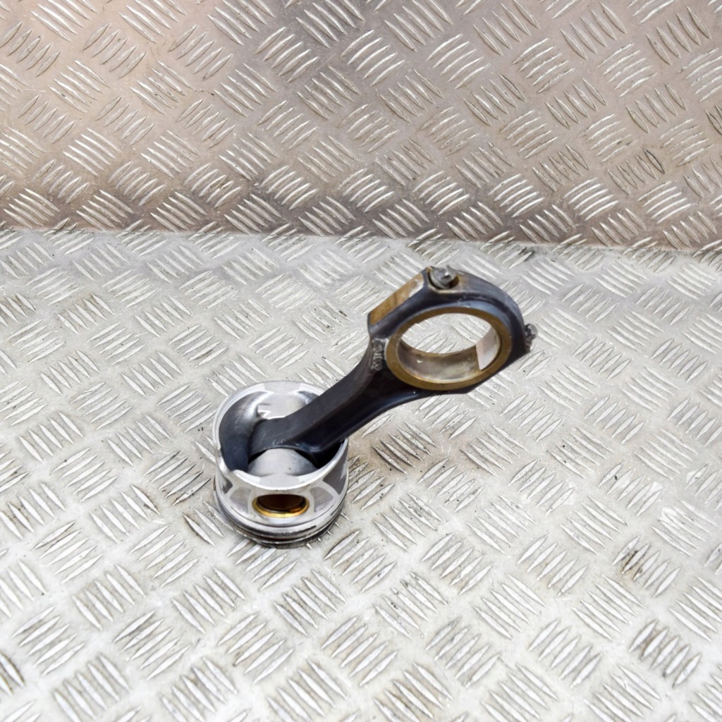 фото №1, Mercedes-benz sprinter w906 2012 поршень