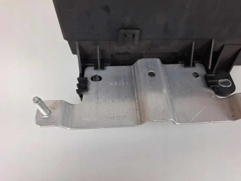 фото №6, Jaguar xe 2016 рамка / модуль предохранителей