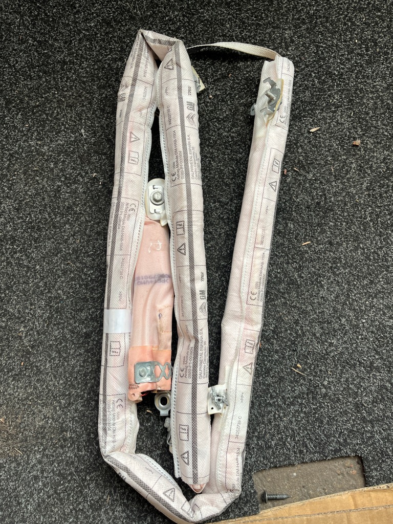 фото №1, 33 opel crossland x шторка безопасности левая