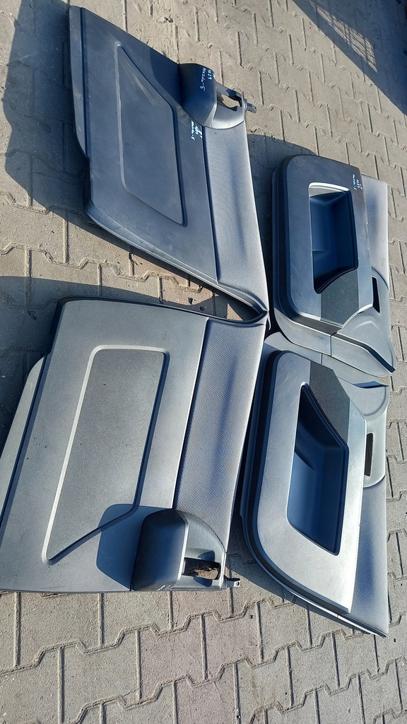 фото №1, Оббивка двері mazda 5 06r