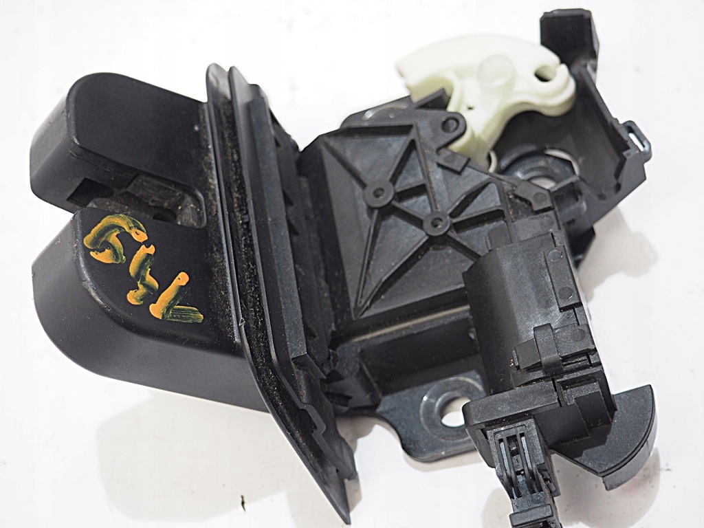 фото №10, Audi a4 b7 kombi замок кришки задня задній багажника 8p4827505c 8e9827520a