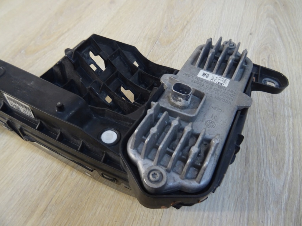 Audi q7 фара drl led левая 4m0941055 llu Киев