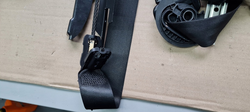 фото №5, S3 8v sedan a3 pas безпеки лівий перед натягувач 8v5857705h