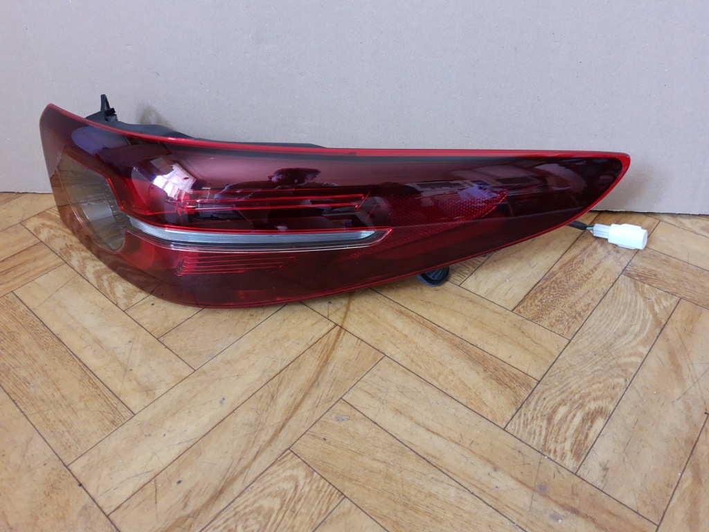 фото №3, Mazda 3 bp 2018 - лампа задня права