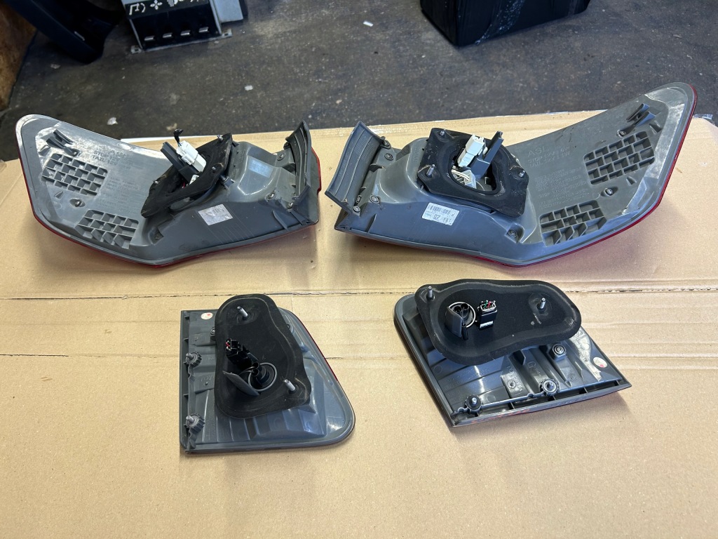 Toyota avensis t27 рестайлинг  седан фара фонари задние led комплект европа Киев