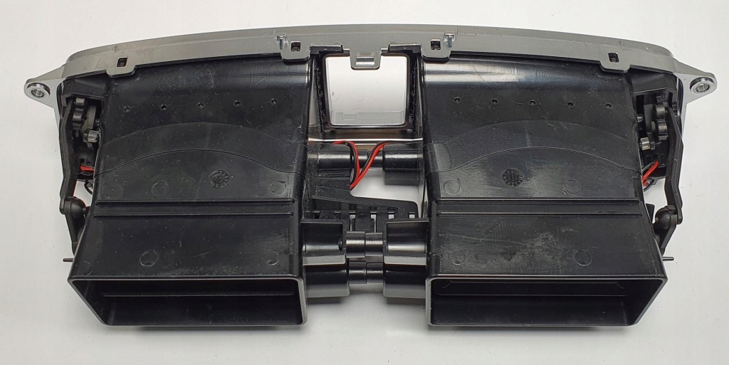 Решітка обдув середина mercedes cls w218 Недорого