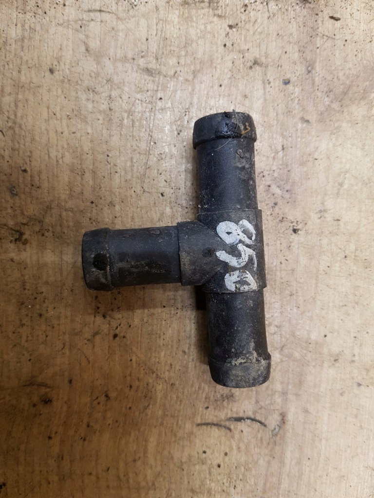 Купити Патрубок тройник води volvo 850