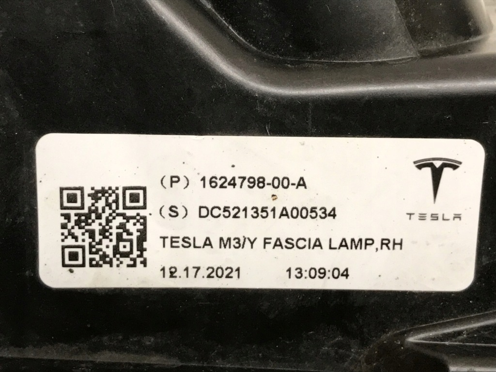 Противотуманная фара правый led drl tesla 3 y 1624798-00-a оригинал в Украине