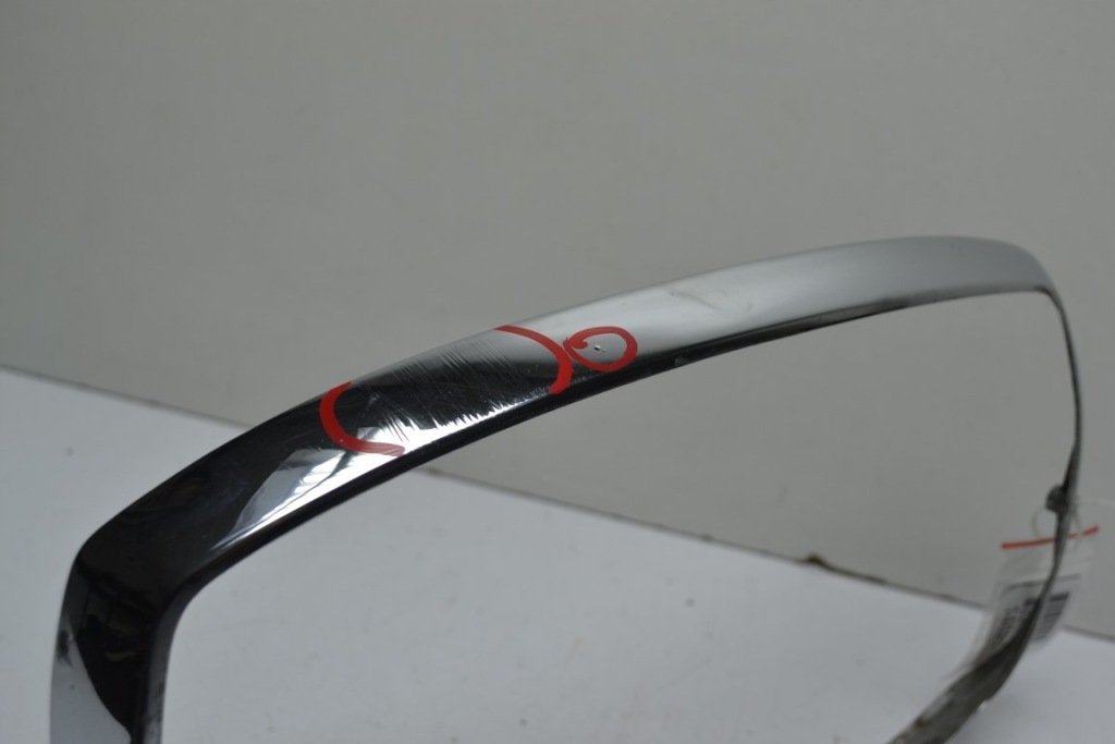 Mercedes w114 w115 рамка хром передньої лампи Київ