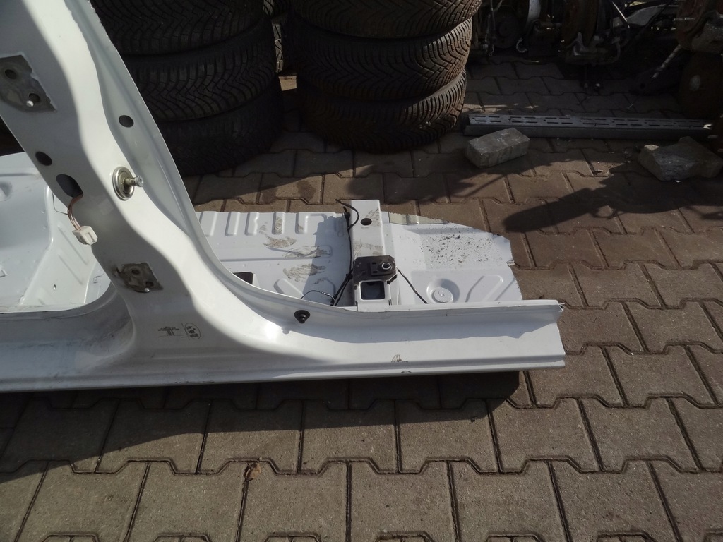 фото №3, Dacia lodgy 2013 блок двигателя порог правый оригинал