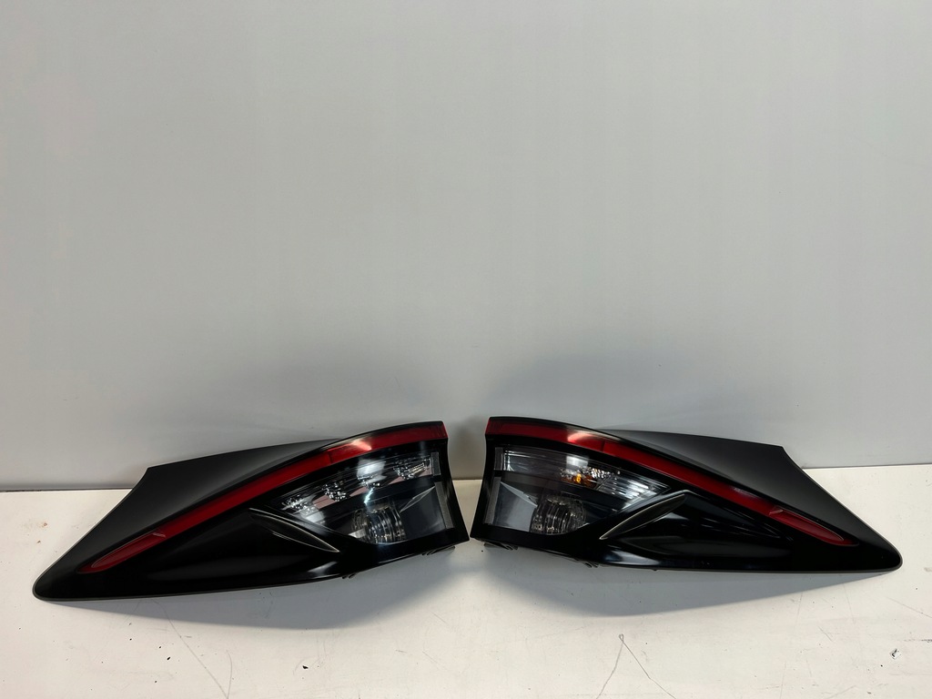 фото №1, Toyota yaris cross лампа правая левая задняя