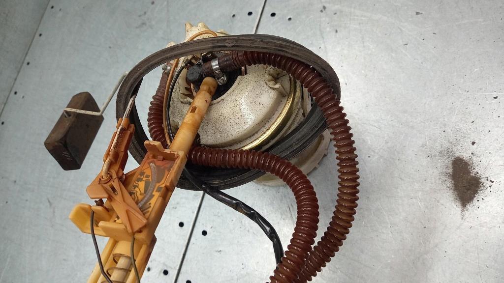 фото №6, Насос топлива vw vento i 96r sedan 1.8b 1h0919051a