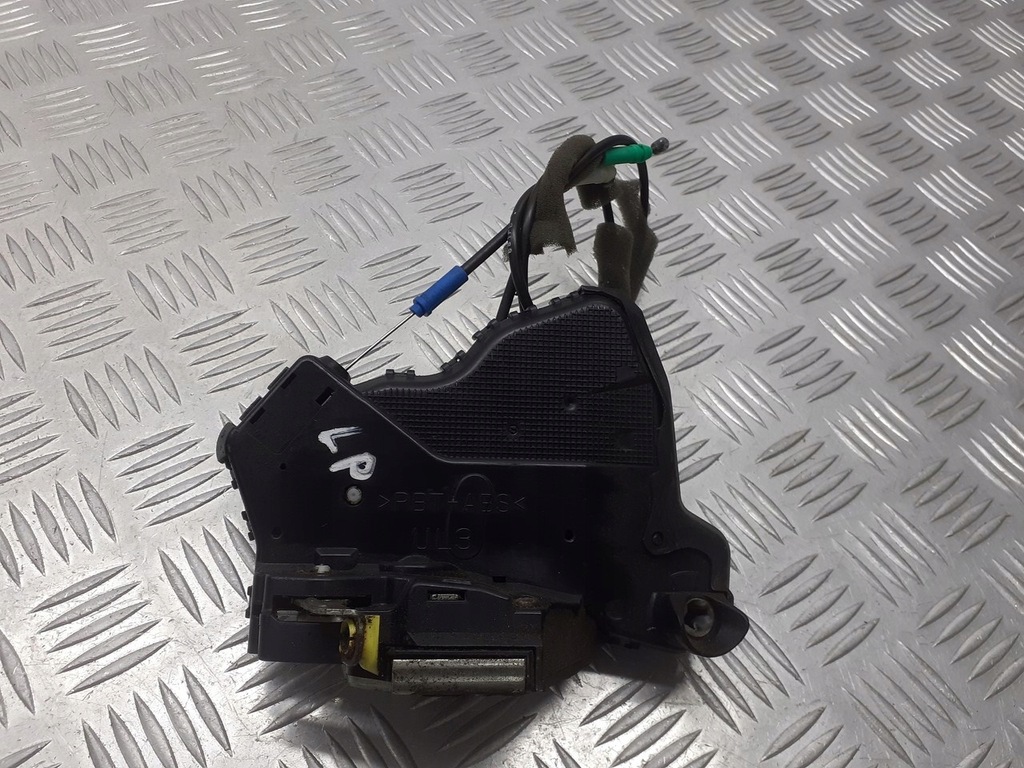 фото №1, Замок двері центральний лівий перед toyota corolla verso ii 2.2 d4d