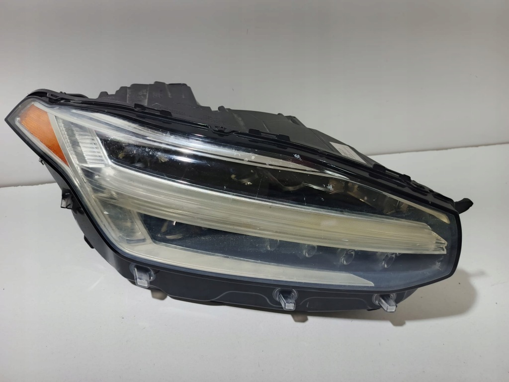 Купить Volvo xc90 2 2020+ рестайлинг  фара правый перед америка mid led повреждённая 31655177