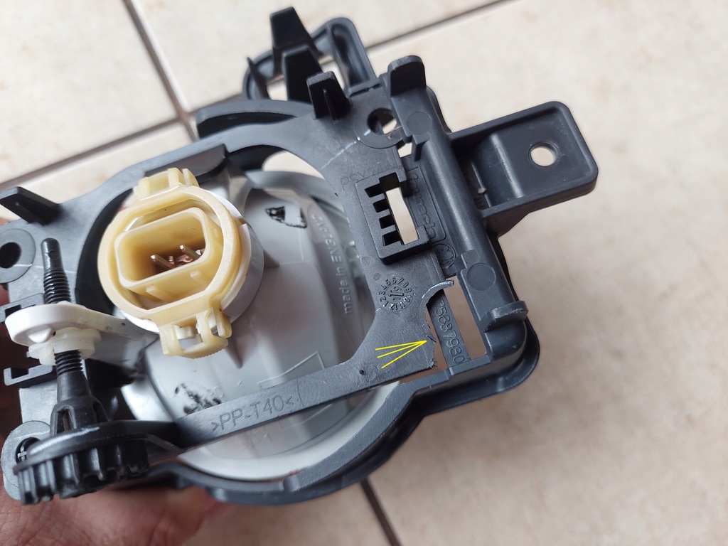 фото №6, Правый противотуманная фара - рамка - peugeot 208 - 12-15 !!!